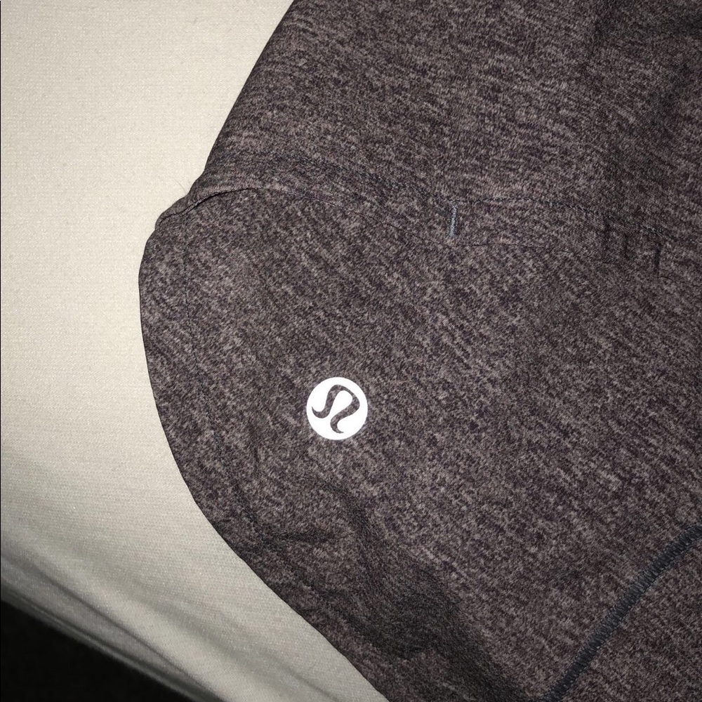 Grey lulu lemon speed up shorts!! 😍